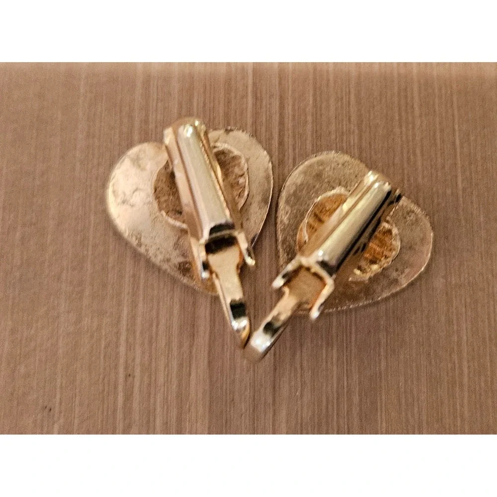 Heart Clip On Earrings Gold Tone Non‎ Pierced Earrings Minimalist Style